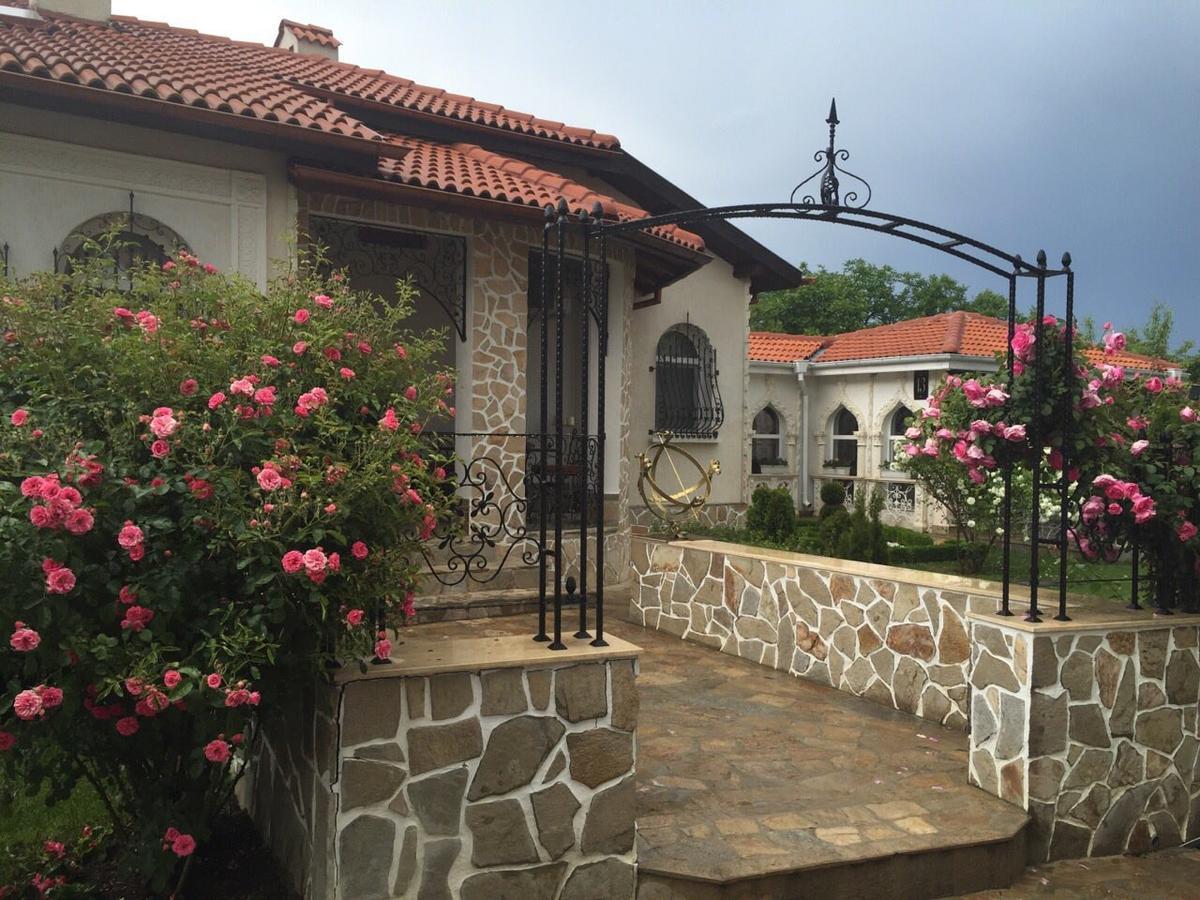 Villa St. Michael Madara Luaran gambar
